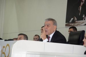 İzmir'de ESHOT b&uuml;t&ccedil;esi oy &ccedil;okluğuyla kabul edildi