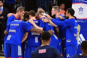 Anadolu Efes evinde ilk peşinde