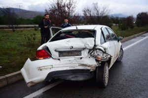 Bursa'da TIR otomobile arkadan &ccedil;arptı: 4 yaralı