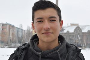 Kafasına buz k&uuml;tlesi d&uuml;şen lise &ouml;ğrencisi taburcu edildi