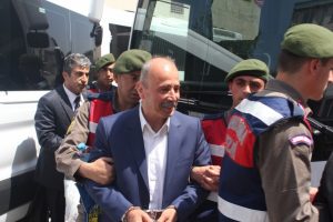 Bursa'da eski b&uuml;rokratların yargılandığı FET&Ouml; davası ertelendi