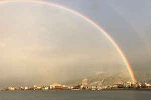 İskenderun'da g&ouml;kkuşağı b&uuml;y&uuml;ledi