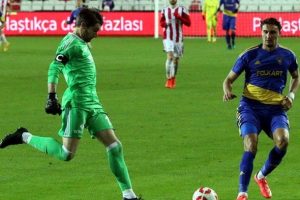 Sivasspor, son dakika g&ouml;l&uuml; ile g&uuml;ld&uuml;