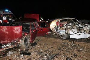 Diyarbakır'da feci kaza: 2 &ouml;l&uuml;, 10 yaralı