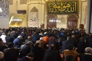 Bursa'da camiler doldu taştı
