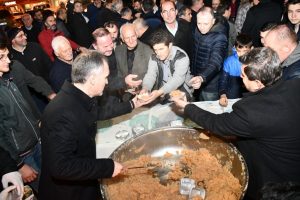 Bursa İneg&ouml;l Belediyesi'nden 2000 kişilik helva ikramı