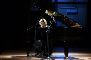 D&uuml;nyaca &uuml;nl&uuml; piyanistten Ankara'da muhteşem konser