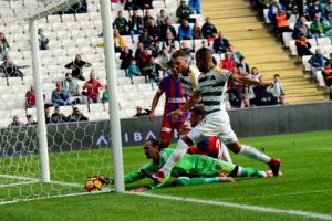 Bursaspor'da Ekong &uuml;z&uuml;nt&uuml;s&uuml; yaşanıyor!
