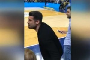 Volkan Demirel'e telefon fırlatan şahsa 5 ay 25 g&uuml;n hapis