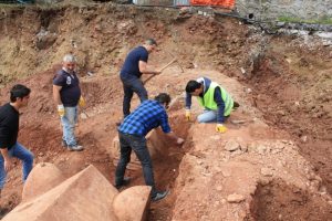 Mezarlar 2 bin yıllık tarihe ışık tutacak