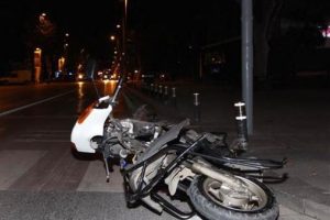 Sabaha karşı korkun&ccedil; kaza! 1 &ouml;l&uuml;, 1 ağır yaralı