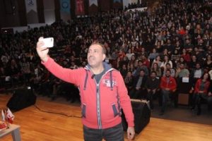 Haluk Levent Bursa'da &ouml;ğrencilerle bir araya geldi