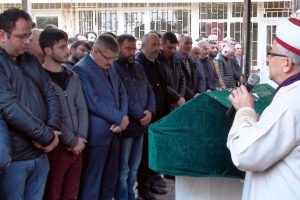 17 yaşında &ouml;ld&uuml;r&uuml;len Aleyna, son yolculuğuna uğurlandı
