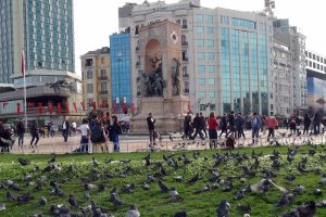 İstanbullular yazdan kalma bir g&uuml;n yaşadı