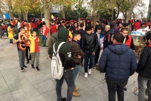Galatasaray taraftarları derbiye hazırlanıyor