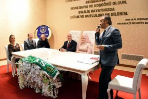 Başbakan Yardımcısı &Ccedil;avuşoğlu Bursa'da nikah şahidi oldu