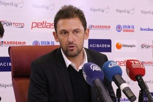 Popovic: Topu kaleye sokamıyoruz biz