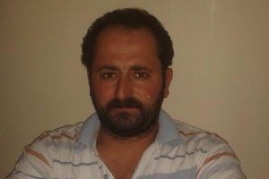 Evinin &ouml;n&uuml;nde bı&ccedil;aklanarak &ouml;ld&uuml;r&uuml;ld&uuml;