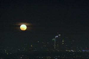 S&uuml;per Ay Los Angeles'tan izlendi