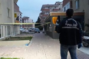 Bursa'da erkek arkadaşı ile tartışan Kırgız kadın balkondan d&uuml;şerek &ouml;ld&uuml;