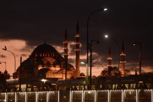 İstanbul'da g&uuml;n batımı