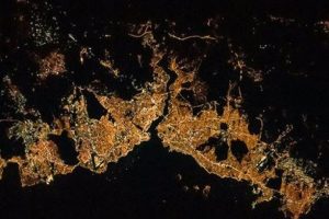 Uzaydan g&ouml;rd&uuml;ğ&uuml; İstanbul'u paylaştı!