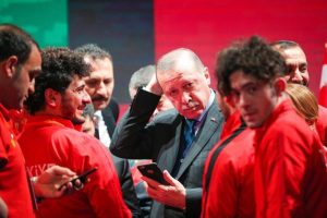 Erdoğan, milli futbolcuya kızı telefonla istedi
