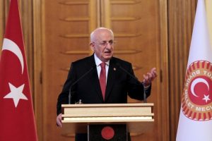 TBMM Başkanı Kahraman: Milletvekilleri karışık otursun