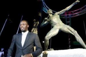 Usain Bolt'un heykeli dikildi