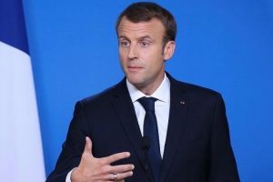 Cezayir'den Macron'un ziyareti &ouml;ncesi '&ouml;z&uuml;r' &ccedil;ağrısı