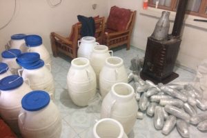 Peynir bidonlarından 82 kilo esrar &ccedil;ıktı