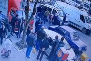 S&uuml;r&uuml;c&uuml;ler trafikte birbirine girdi