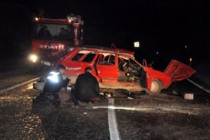 Otomobil u&ccedil;uruma yuvarlandı, s&uuml;r&uuml;c&uuml; &ouml;ld&uuml;