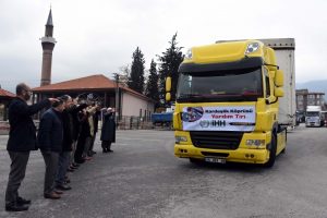 Bursa'dan Suriyelilere 10 tır yardım malzemesi gönderildi