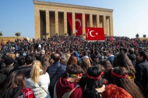 CHP'li kadınlar Anıtkabir'e yürüdü