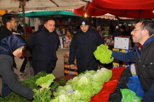 Bursa'da zabıtadan pazar denetimi