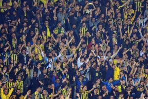 Fenerbahçe taraftarı tribünleri doldurmaya başladı