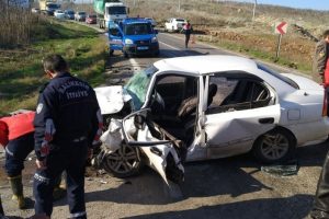 Balıkesir'de trafik kazası: 1 ölü, 4 yaralı