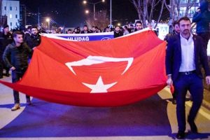 Bursa'da üniversiteli gençler şehitler için yürüdü