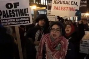 Trump Chicago'da protesto edildi