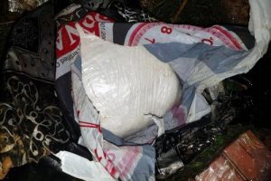 Sokakta poşet i&ccedil;inde patlayıcı bulundu
