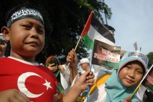 Endonezya'da ABD B&uuml;y&uuml;kel&ccedil;iliği &ouml;n&uuml;nde Kud&uuml;s g&ouml;sterisi