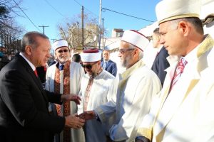 Erdoğan cuma namazını G&uuml;m&uuml;lcine'de kıldı