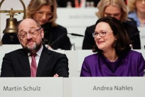 SPD delegeleri 'g&ouml;r&uuml;şelim' dedi