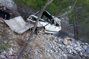 Alanya'da trafik kazası: 2 &ouml;l&uuml;, 2 yaralı