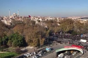 Sara&ccedil;hane'de binlerce kişi Kud&uuml;s i&ccedil;in bir arada