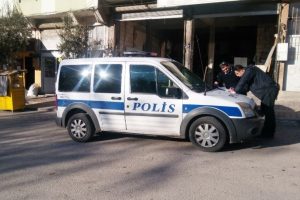 Boşanmak isteyen karısını pompalı t&uuml;fekle vurdu