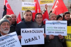 Yozgat'ta cuma namazı &ccedil;ıkışı 'Kud&uuml;s' protestosu
