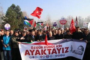 D&uuml;zce'de 5 bin kişiden Kud&uuml;s tepkisi