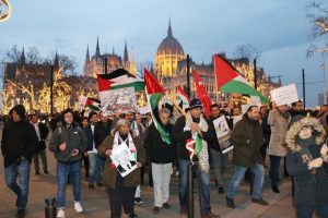 Macaristan'da Trump ve İsrail protestosu